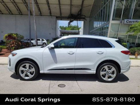 Certified 2025 Audi Q5 Premium Plus w/ Premium Plus AWD/4WD image 17