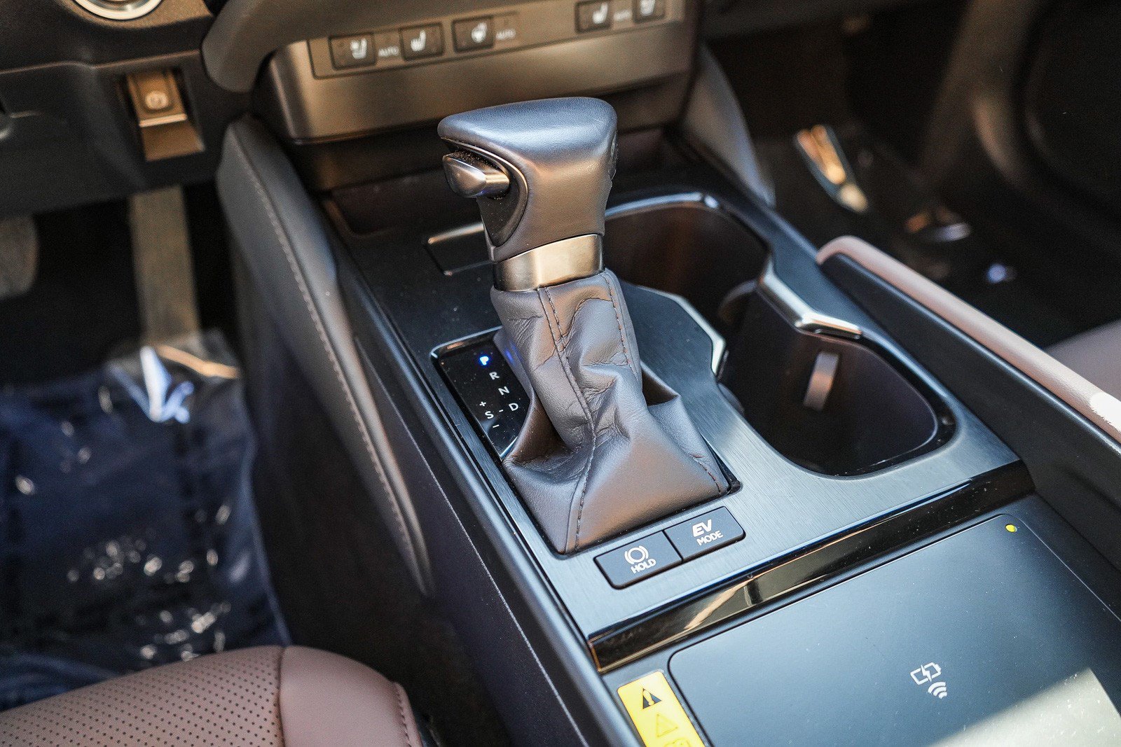 Used 2025 Lexus ES 300h w/ Premium Package FWD image 19