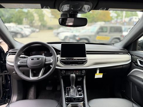 New 2026 Jeep Compass Limited w/ Sun, Sound & Navigation Group AWD/4WD image 7