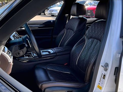 Used 2022 BMW 740i w/ Luxury Rear Seating Package image 6