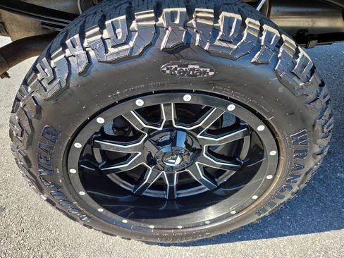 Used 2017 Ford F150 XLT w/ Equipment Group 302A Luxury AWD/4WD image 11