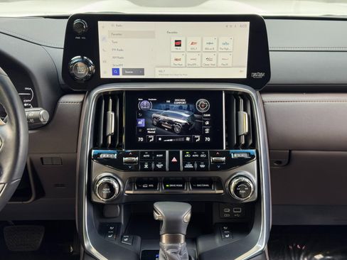 Used 2023 Lexus LX 600 Luxury w/ Appearance Package image 28