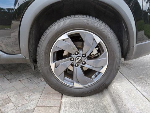 Used 2024 Nissan Rogue SV FWD image 46