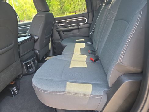 Used 2024 RAM 2500 Big Horn w/ Sport Appearance Package image 7