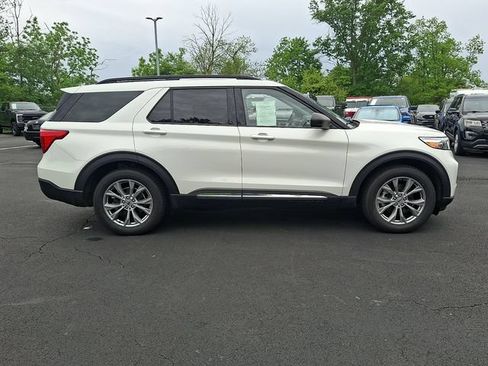Certified 2023 Ford Explorer XLT w/ Equipment Group 202A AWD/4WD image 15