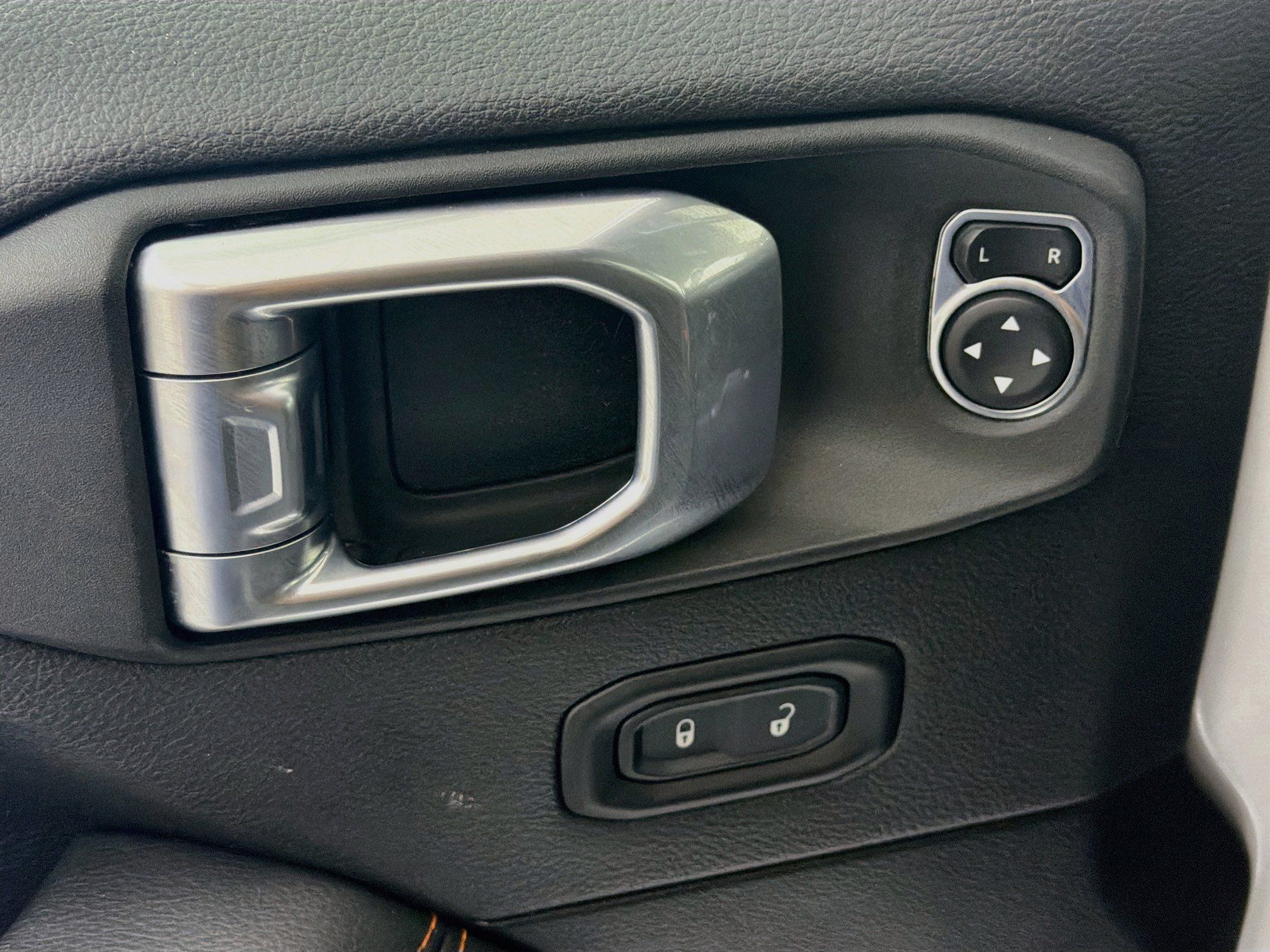 Used 2022 Jeep Gladiator Mojave AWD/4WD image 15