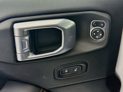 Used 2022 Jeep Gladiator Mojave AWD/4WD image 15
