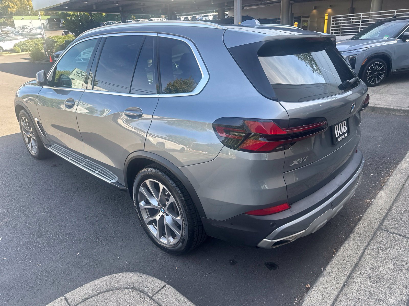 Used 2024 BMW X5 xDrive40i w/ Premium Package AWD/4WD image 3