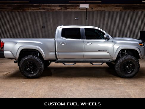 Used 2016 Toyota Tacoma TRD Sport image 10