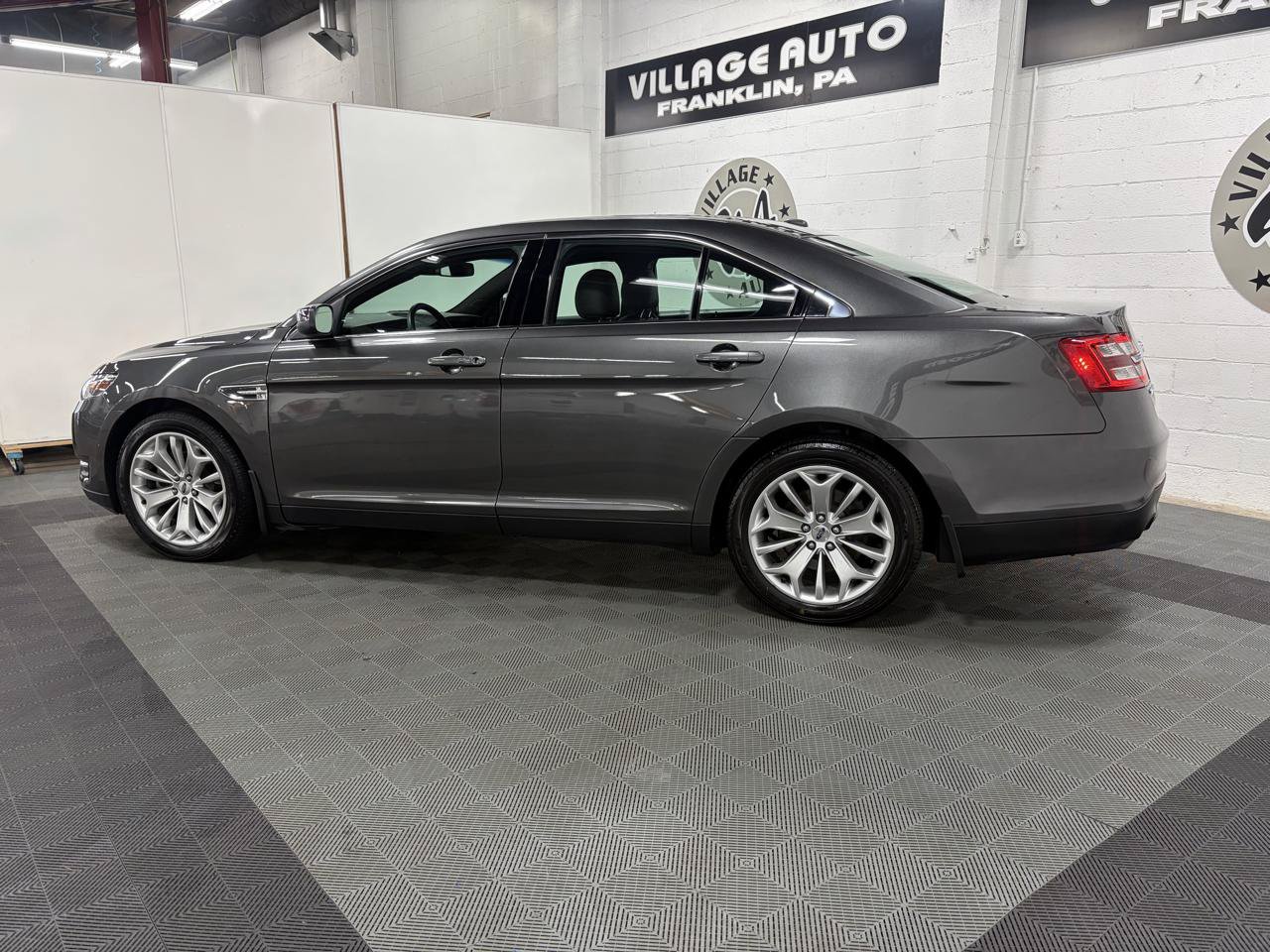 Used 2019 Ford Taurus Limited AWD/4WD image 11