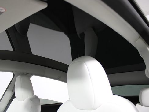 Used 2023 Tesla Model Y Performance AWD/4WD image 9