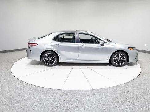 Used 2018 Toyota Camry SE w/ Moonroof Package FWD image 28