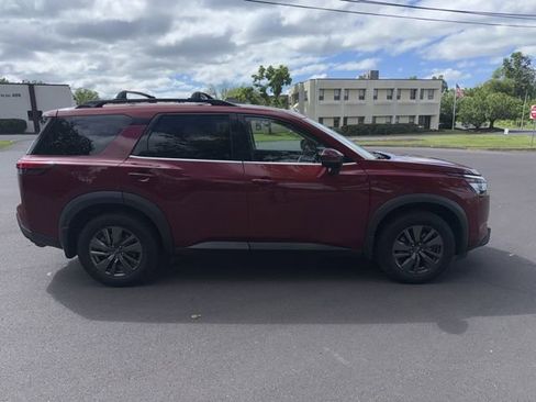 Used 2022 Nissan Pathfinder SV w/ SV Premium Package AWD/4WD image 11