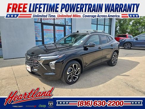 Used 2025 Chevrolet Trax RS w/ Sunroof Package FWD image 1