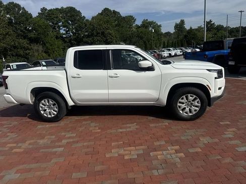 Used 2022 Nissan Frontier SV RWD image 16