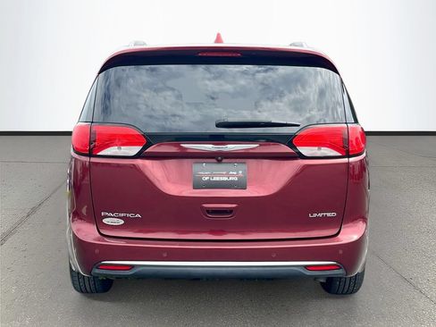 Used 2017 Chrysler Pacifica Limited FWD image 6