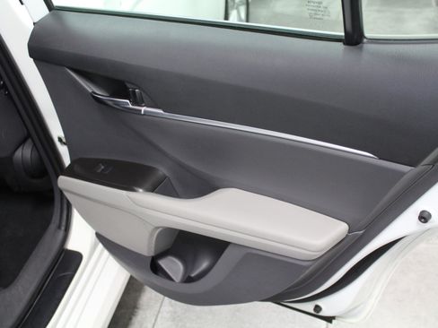Used 2022 Toyota Camry LE image 25