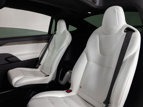 Used 2023 Tesla Model X AWD/4WD image 18
