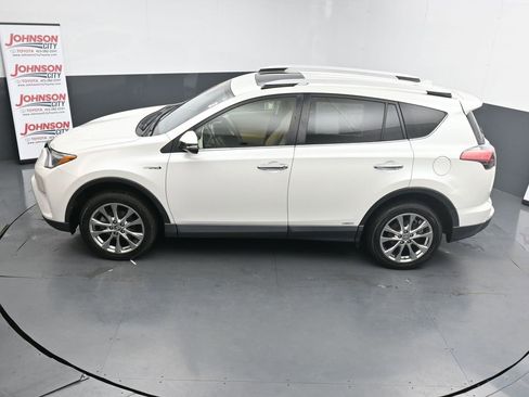 Used 2016 Toyota RAV4 Limited image 31