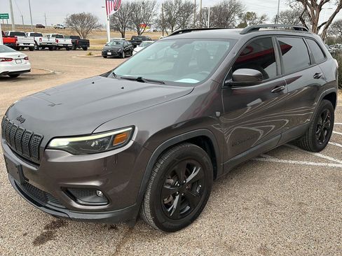 Used 2021 Jeep Cherokee Latitude Plus image 7