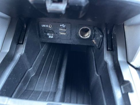 Used 2015 Ford Explorer XLT w/ Equipment Group 202B AWD/4WD image 21