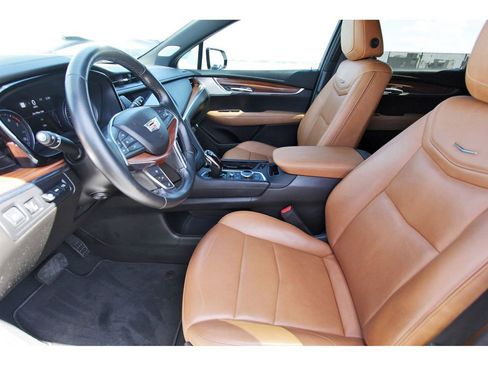 Used 2022 Cadillac XT5 Premium Luxury w/ Technology Package FWD image 6