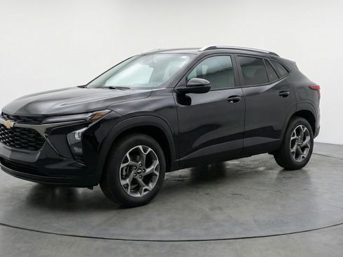 Used 2025 Chevrolet Trax LT FWD image 3