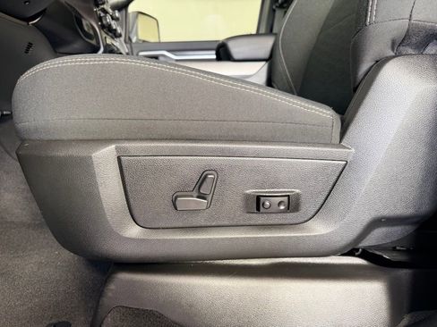 Used 2025 RAM 2500 Big Horn AWD/4WD image 25