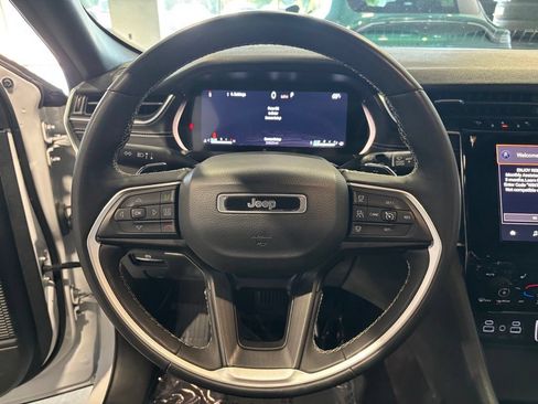 Used 2023 Jeep Grand Cherokee Altitude AWD/4WD image 12