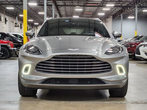 Used 2023 Aston Martin DBX image 3