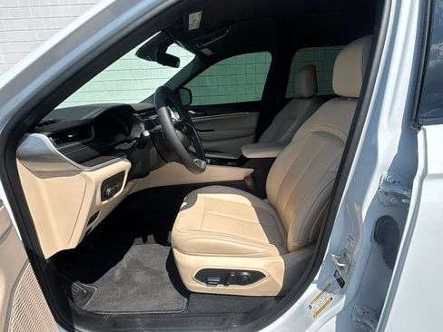 Used 2025 Jeep Grand Cherokee L Limited RWD image 4