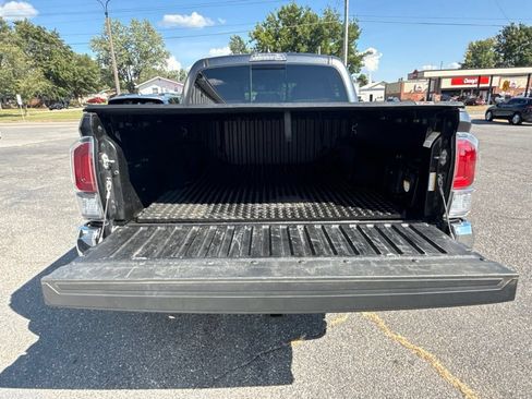 Used 2023 Toyota Tacoma TRD Off-Road w/ Black Out Package (TMS) AWD/4WD image 8