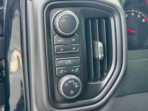 Used 2025 Chevrolet Silverado 1500 Custom Trail Boss w/ Turbomax Blackout Package AWD/4WD image 16