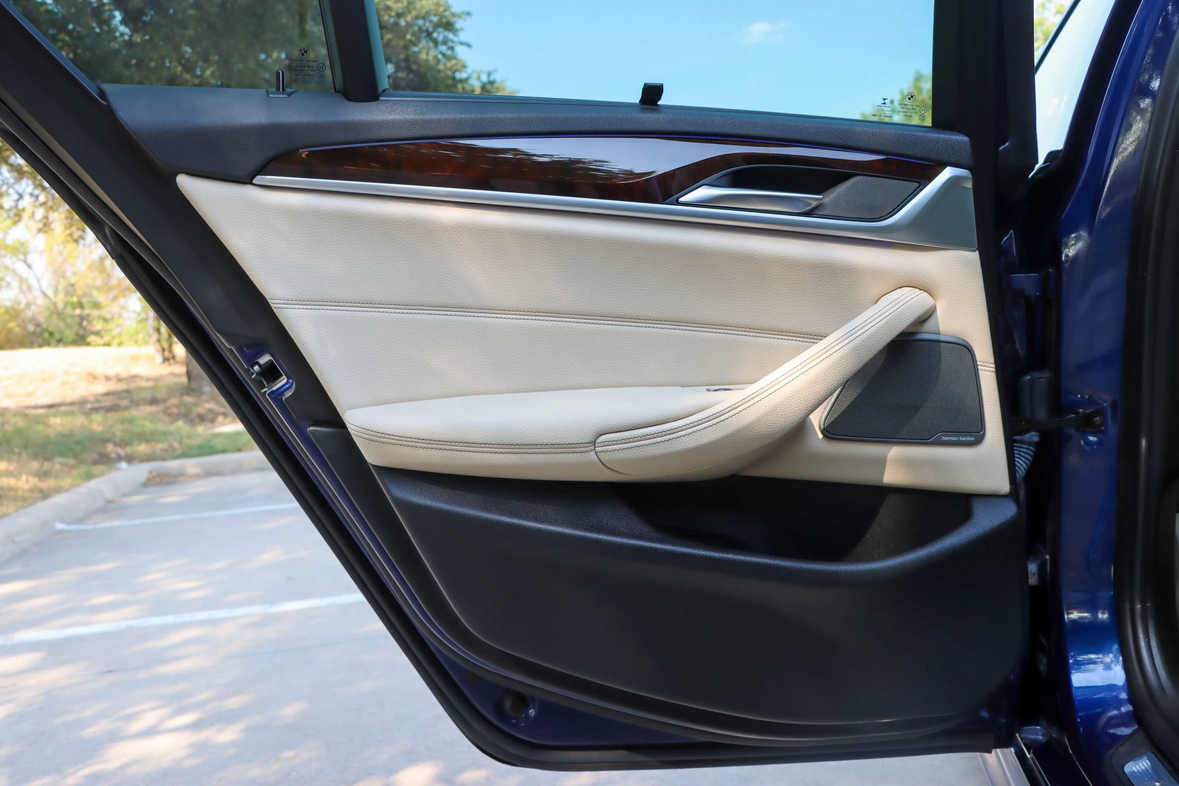 Used 2018 BMW 530e w/ M Sport Package 2 RWD image 12