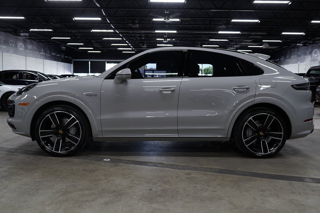 Used 2023 Porsche Cayenne Platinum Edition AWD/4WD image 2
