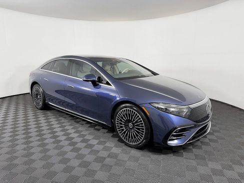 Used 2022 Mercedes-Benz EQS 580 4MATIC Sedan image 6