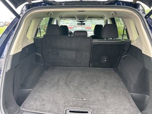 Used 2024 Nissan Rogue SV FWD image 11