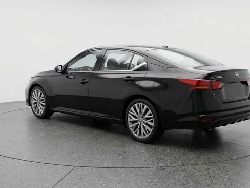 Used 2025 Nissan Altima 2.5 SV image 6