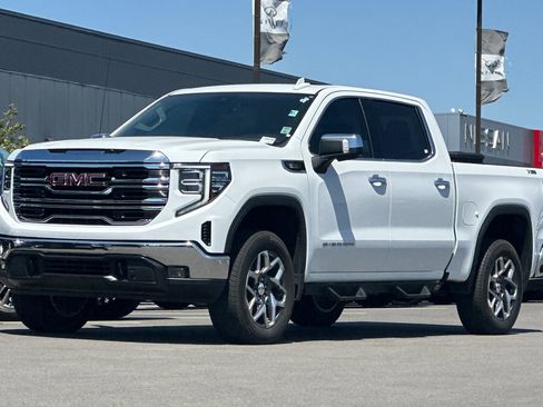 Used 2022 GMC Sierra 1500 SLT w/ X31 Off-Road Package image 8