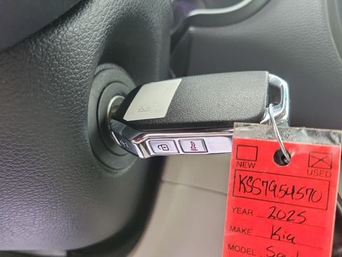 Certified 2025 Kia Soul LX FWD image 30