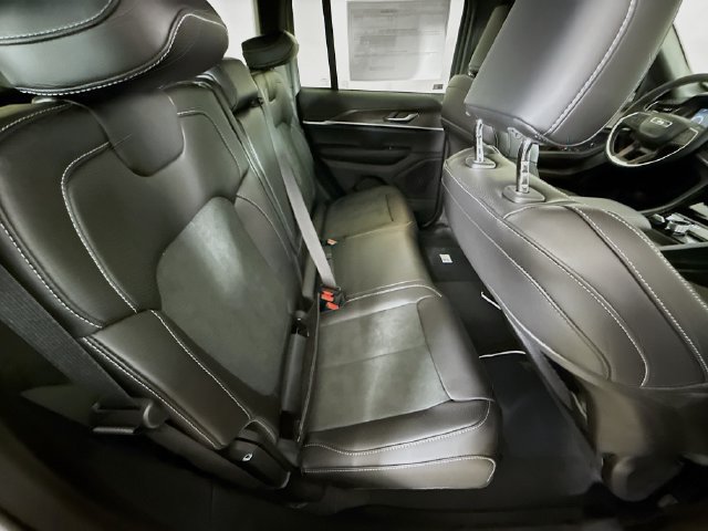 New 2026 Jeep Grand Cherokee Altitude AWD/4WD image 25