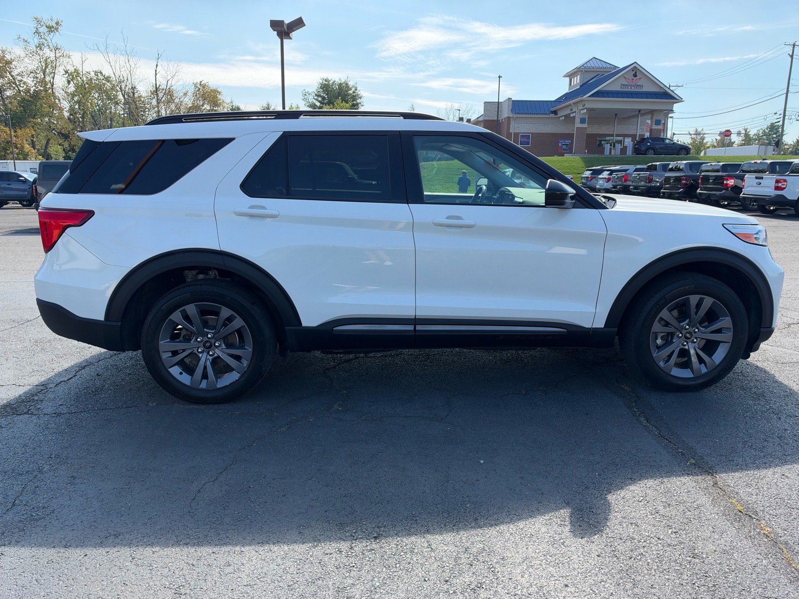 Used 2023 Ford Explorer XLT w/ Equipment Group 202A AWD/4WD image 4