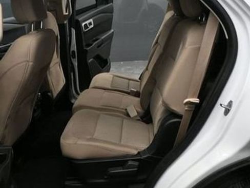 Used 2021 Ford Explorer Base image 15