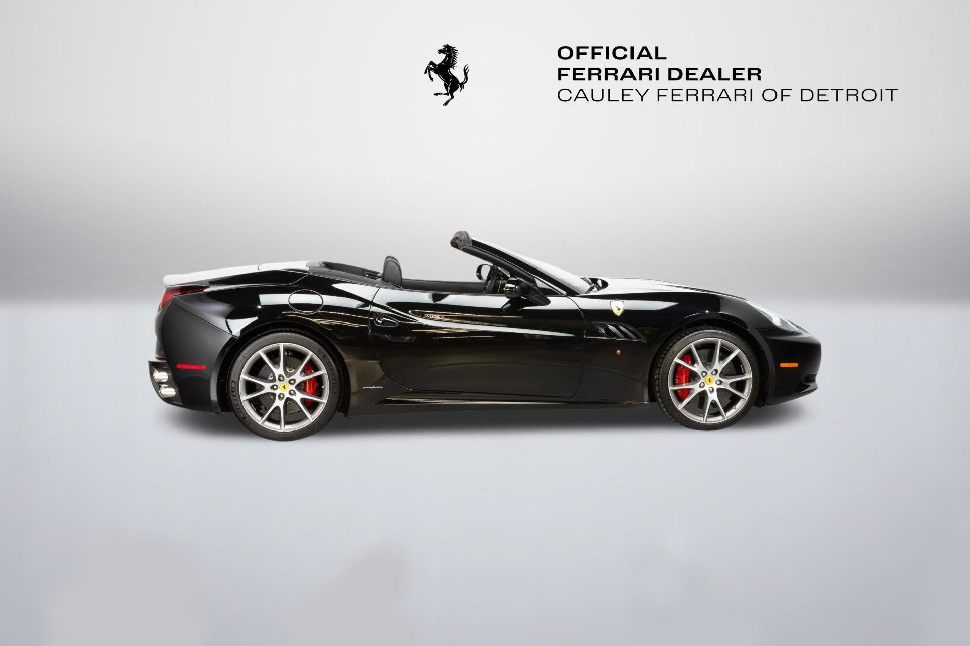Used 2010 Ferrari California RWD image 9