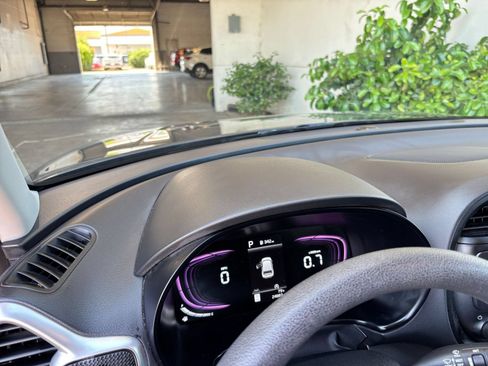 Used 2025 Kia Soul LX w/ LX Technology Package FWD image 32