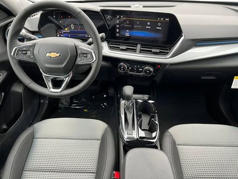 New 2026 Chevrolet Trax LT w/ LT Convenience Package image 2
