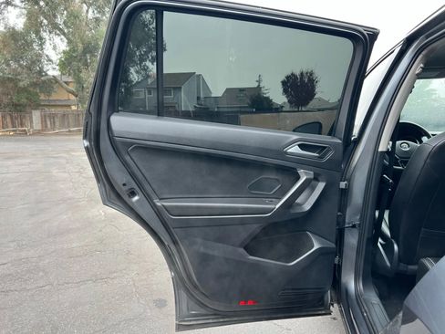 Used 2021 Volkswagen Tiguan SE image 23