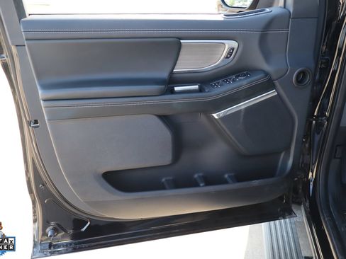 Used 2025 Ford Expedition Max Platinum AWD/4WD image 12