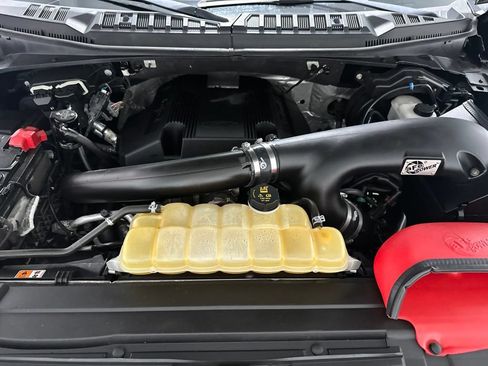 Used 2018 Ford F150 XLT w/ Equipment Group 302A Luxury AWD/4WD image 10