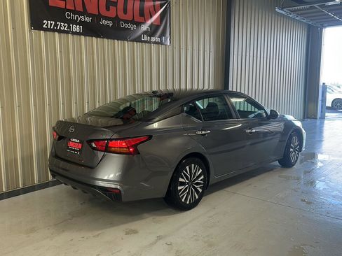 Used 2024 Nissan Altima 2.5 SV image 6